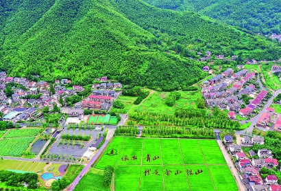 空中俯瞰安吉余村