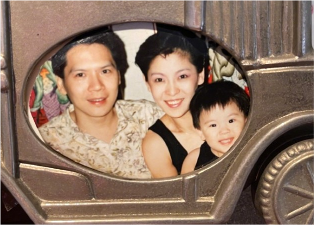 向佐晒全家福过父亲节,Cora长相随爸,与郭碧婷怀抱女儿画面温馨休闲区蓝鸢梦想 - Www.slyday.coM 向佐晒全家福过父亲节,Cora长相随爸,与郭碧婷怀抱女儿画面温馨休闲区蓝鸢梦想 - Www.slyday.coM