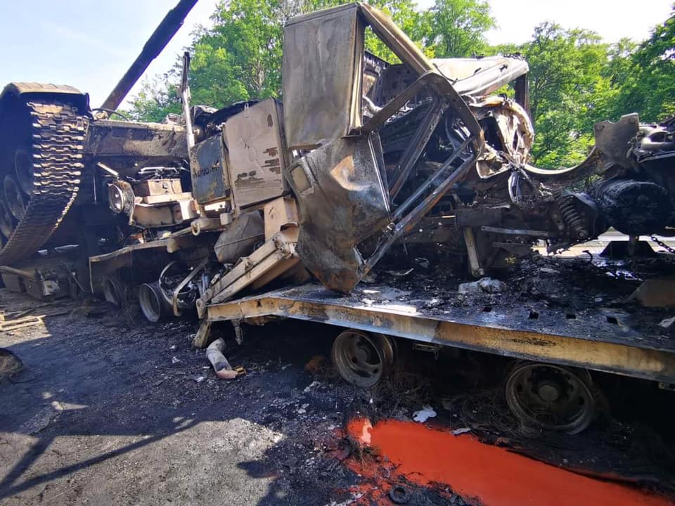 波兰公路发生追尾事故：2辆坦克受损