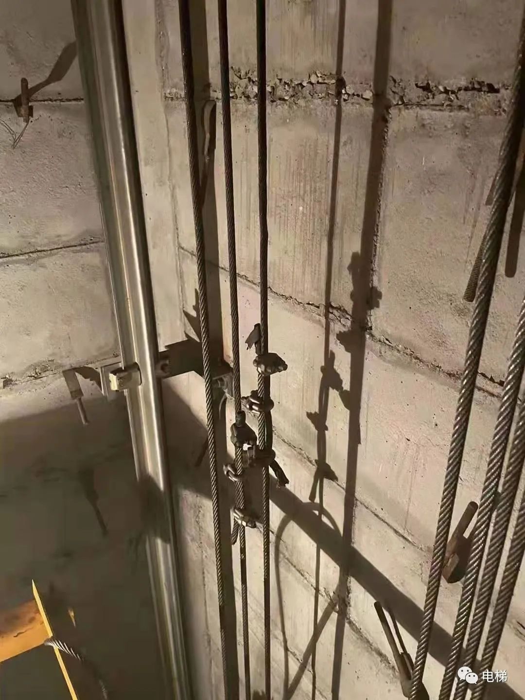 惊呆第一次看到电梯钢丝绳接上使用的