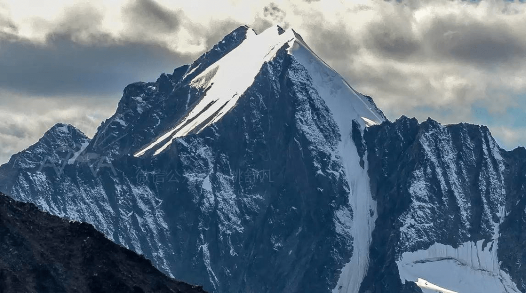 新疆最惊艳的山峰都在这里,是时候带你们去看看了!休闲区蓝鸢梦想 - Www.slyday.coM 新疆最惊艳的山峰都在这里,是时候带你们去看看了!休闲区蓝鸢梦想 - Www.slyday.coM