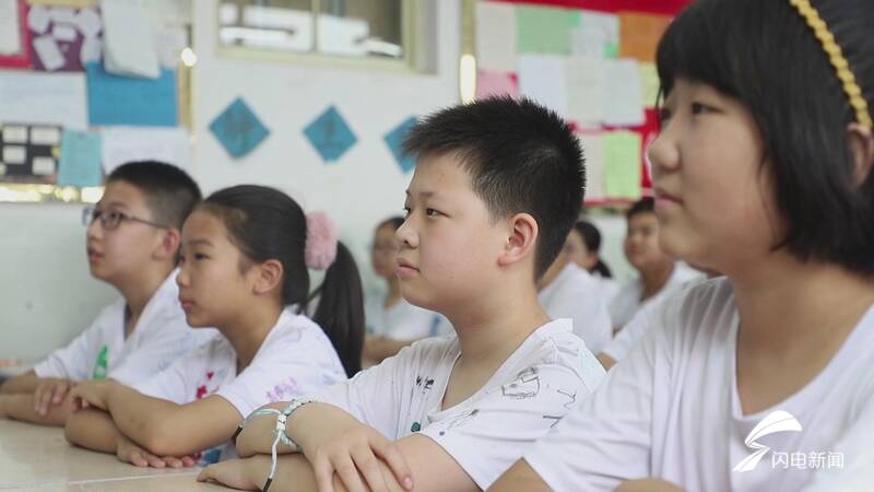 德州小学生手绘65件毕业文化衫送给老师和同学,定格美好校园回忆休闲区蓝鸢梦想 - Www.slyday.coM 德州小学生手绘65件毕业文化衫送给老师和同学,定格美好校园回忆休闲区蓝鸢梦想 - Www.slyday.coM