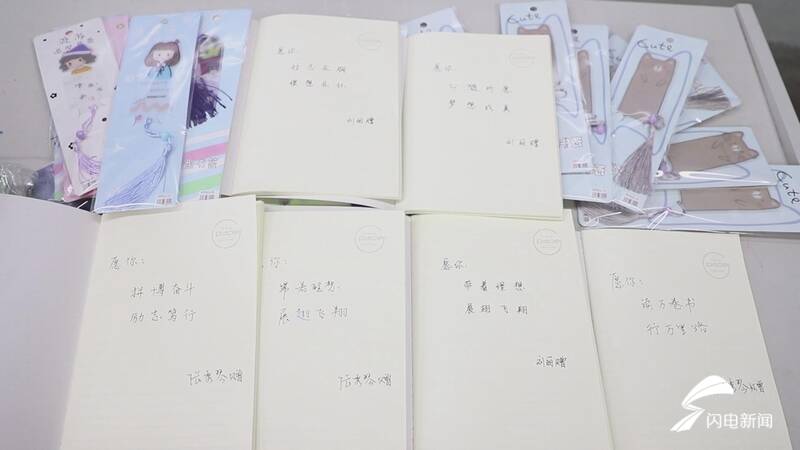 德州小学生手绘65件毕业文化衫送给老师和同学,定格美好校园回忆休闲区蓝鸢梦想 - Www.slyday.coM 德州小学生手绘65件毕业文化衫送给老师和同学,定格美好校园回忆休闲区蓝鸢梦想 - Www.slyday.coM