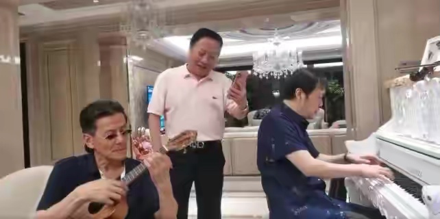 李小璐在豪宅为母亲庆生,爸爸唱歌助兴,妈妈跳舞配合,老两口感情好休闲区蓝鸢梦想 - Www.slyday.coM 李小璐在豪宅为母亲庆生,爸爸唱歌助兴,妈妈跳舞配合,老两口感情好休闲区蓝鸢梦想 - Www.slyday.coM