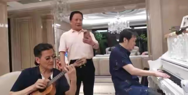 李小璐在豪宅为母亲庆生,爸爸唱歌助兴,妈妈跳舞配合,老两口感情好休闲区蓝鸢梦想 - Www.slyday.coM 李小璐在豪宅为母亲庆生,爸爸唱歌助兴,妈妈跳舞配合,老两口感情好休闲区蓝鸢梦想 - Www.slyday.coM