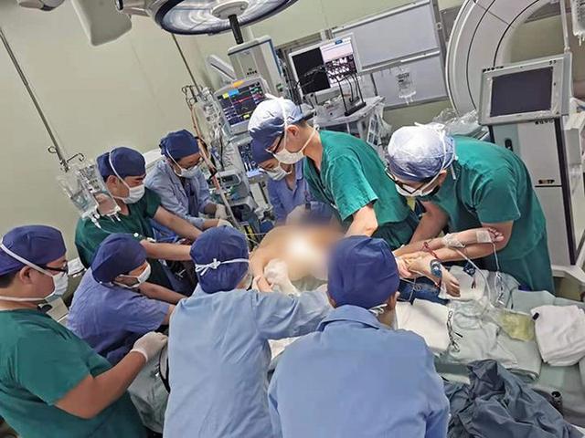 13岁女孩脊柱侧弯176°:说话不成句 医生预期生命5岁休闲区蓝鸢梦想 - Www.slyday.coM 13岁女孩脊柱侧弯176°:说话不成句 医生预期生命5岁休闲区蓝鸢梦想 - Www.slyday.coM