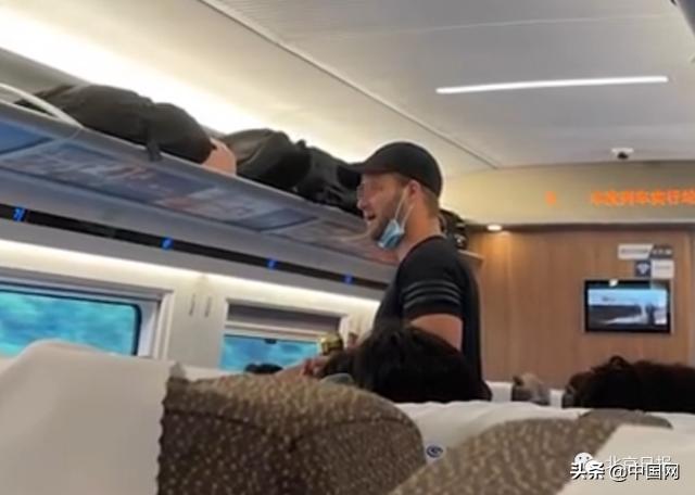 多名外籍乘客坐高铁,不戴口罩喝酒聊天!铁路局回应休闲区蓝鸢梦想 - Www.slyday.coM 多名外籍乘客坐高铁,不戴口罩喝酒聊天!铁路局回应休闲区蓝鸢梦想 - Www.slyday.coM