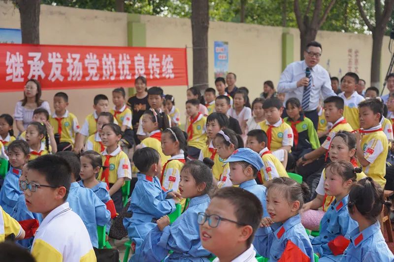 和50个农村孩子一起学红色经典 ,“希望山东,为福添彩——红色经典进校园”活动走进德州市陵城区海尔希望小学休闲区蓝鸢梦想 - Www.slyday.coM 和50个农村孩子一起学红色经典 ,“希望山东,为福添彩——红色经典进校园”活动走进德州市陵城区海尔希望小学休闲区蓝鸢梦想 - Www.slyday.coM