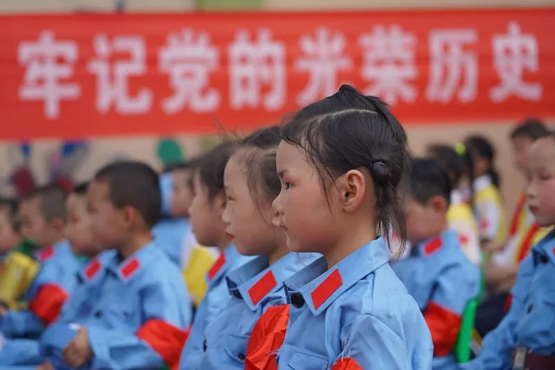 和50个农村孩子一起学红色经典 ,“希望山东,为福添彩——红色经典进校园”活动走进德州市陵城区海尔希望小学休闲区蓝鸢梦想 - Www.slyday.coM 和50个农村孩子一起学红色经典 ,“希望山东,为福添彩——红色经典进校园”活动走进德州市陵城区海尔希望小学休闲区蓝鸢梦想 - Www.slyday.coM