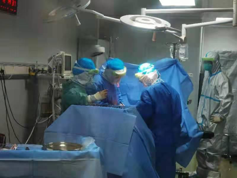 广州高风险区一孕妇临产,宝宝在重重防护下顺利诞生!休闲区蓝鸢梦想 - Www.slyday.coM 广州高风险区一孕妇临产,宝宝在重重防护下顺利诞生!休闲区蓝鸢梦想 - Www.slyday.coM