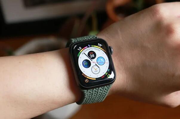 apple watch 8 pro 33ef-kracxer1078572.jpg