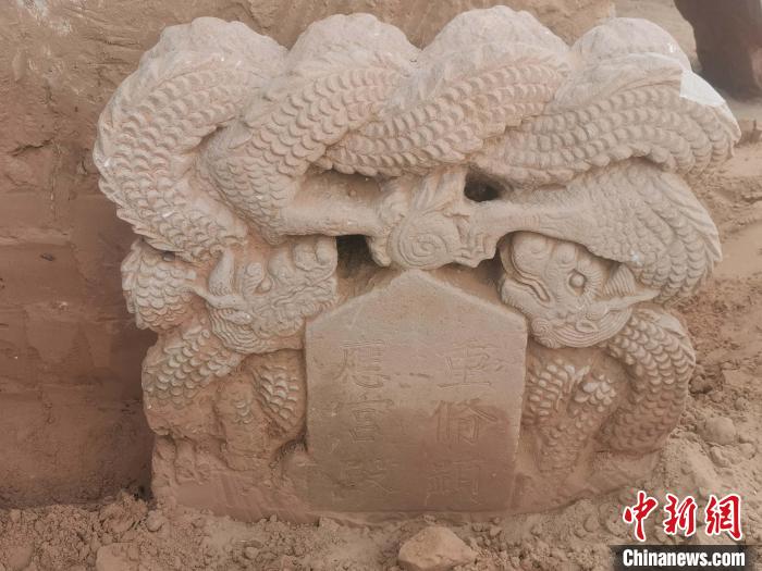 《重修显应宫殿》碑首。 陕西省考古研究院供图