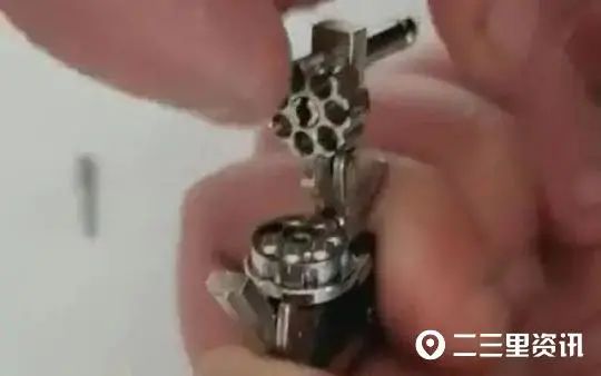 “4厘米枪形钥匙扣案”宣判,3人被判3到4年,12人免予刑事处罚休闲区蓝鸢梦想 - Www.slyday.coM “4厘米枪形钥匙扣案”宣判,3人被判3到4年,12人免予刑事处罚休闲区蓝鸢梦想 - Www.slyday.coM