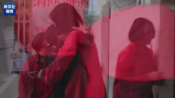 高考后,她悄悄躲进办公室休闲区蓝鸢梦想 - Www.slyday.coM 高考后,她悄悄躲进办公室休闲区蓝鸢梦想 - Www.slyday.coM