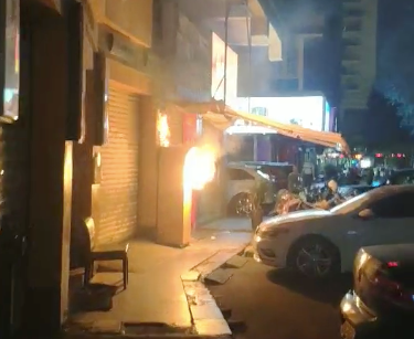 深夜突发!泉州市区津霞街一电动车充电站发生爆燃!休闲区蓝鸢梦想 - Www.slyday.coM 深夜突发!泉州市区津霞街一电动车充电站发生爆燃!休闲区蓝鸢梦想 - Www.slyday.coM