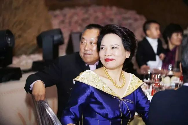 3年损失百亿身家,4套千万别墅将被拍卖,前“浙江女首富”沦为“老赖”休闲区蓝鸢梦想 - Www.slyday.coM 3年损失百亿身家,4套千万别墅将被拍卖,前“浙江女首富”沦为“老赖”休闲区蓝鸢梦想 - Www.slyday.coM