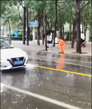 7月11日,石家庄强降雨天气。来源:河北新闻网