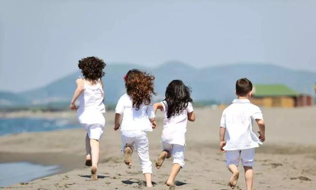 产妇三胎生下四胞胎,一家八口靠借钱维生,网友:拼儿子惹的祸休闲区蓝鸢梦想 - Www.slyday.coM 产妇三胎生下四胞胎,一家八口靠借钱维生,网友:拼儿子惹的祸休闲区蓝鸢梦想 - Www.slyday.coM