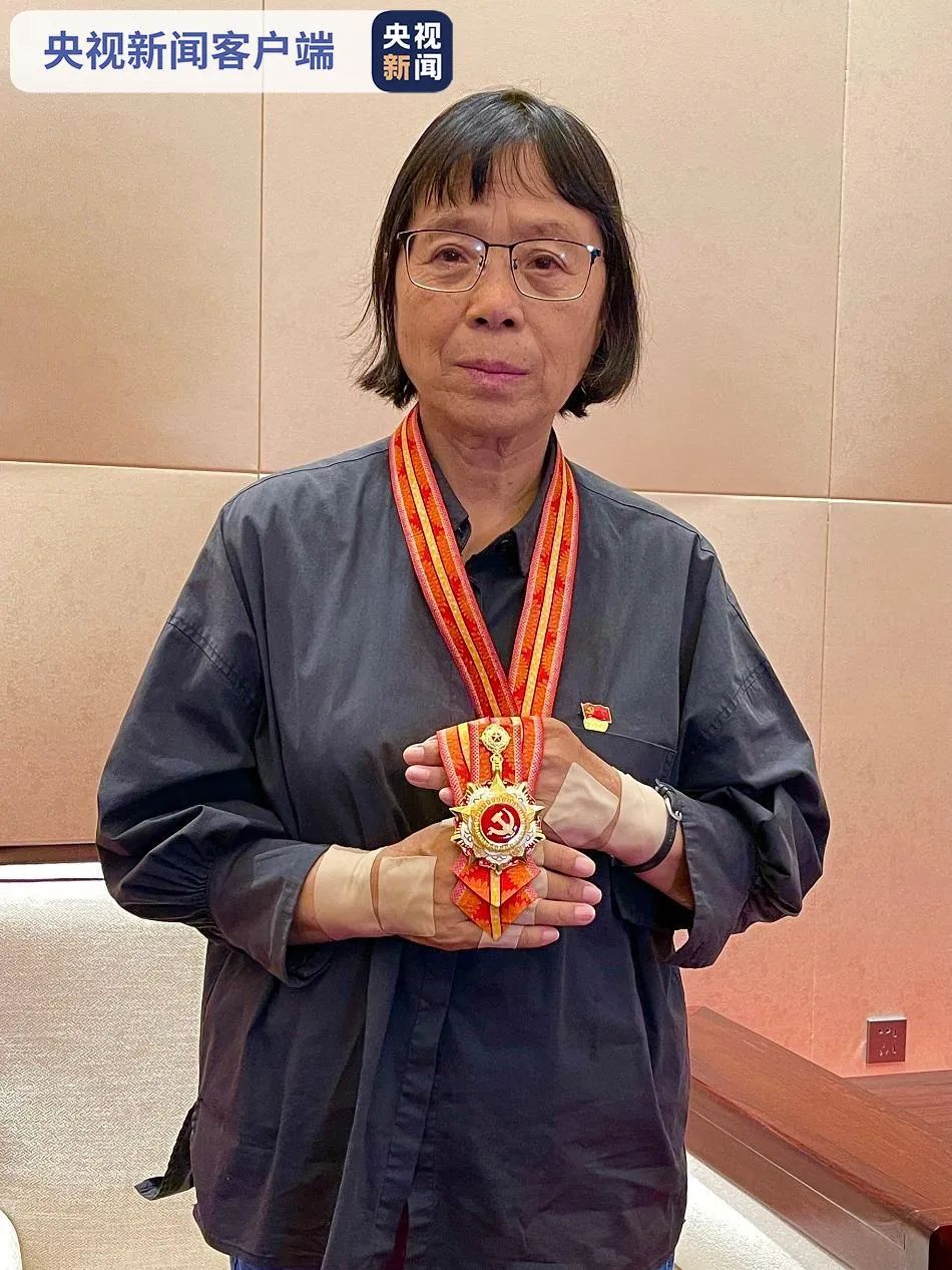 24年前,张桂梅在讲台前倒下……画面曝光休闲区蓝鸢梦想 - Www.slyday.coM 24年前,张桂梅在讲台前倒下……画面曝光休闲区蓝鸢梦想 - Www.slyday.coM