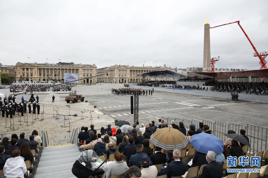 法国举行国庆阅兵式【图】休闲区蓝鸢梦想 - Www.slyday.coM 法国举行国庆阅兵式【图】休闲区蓝鸢梦想 - Www.slyday.coM