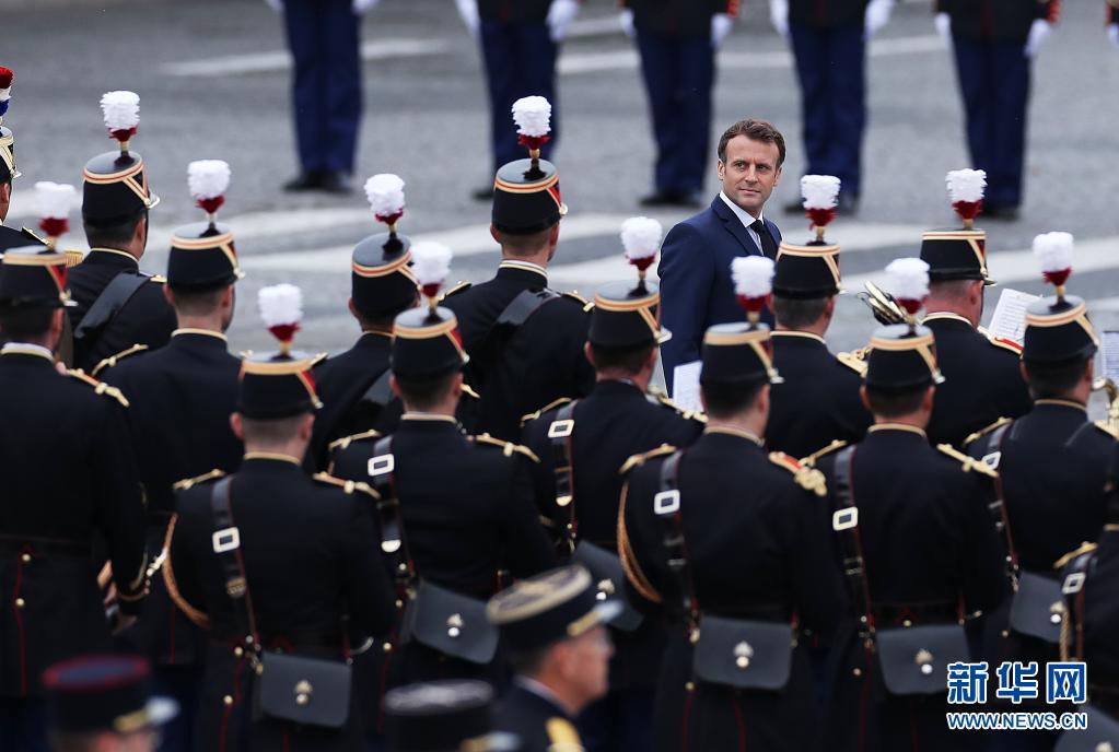 法国举行国庆阅兵式【图】休闲区蓝鸢梦想 - Www.slyday.coM 法国举行国庆阅兵式【图】休闲区蓝鸢梦想 - Www.slyday.coM