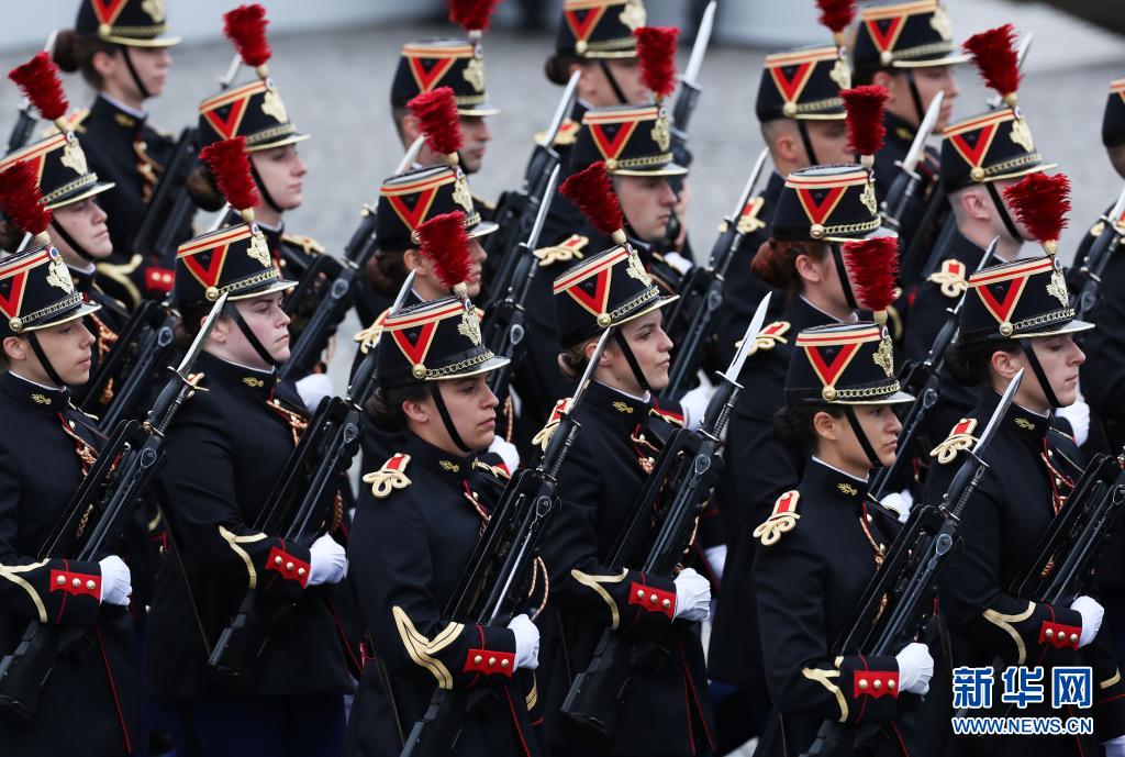 法国举行国庆阅兵式【图】休闲区蓝鸢梦想 - Www.slyday.coM 法国举行国庆阅兵式【图】休闲区蓝鸢梦想 - Www.slyday.coM