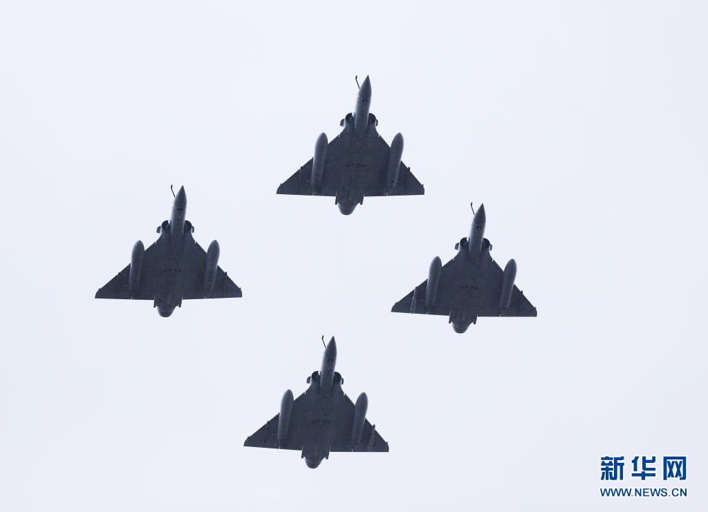 法国举行国庆阅兵式【图】休闲区蓝鸢梦想 - Www.slyday.coM 法国举行国庆阅兵式【图】休闲区蓝鸢梦想 - Www.slyday.coM