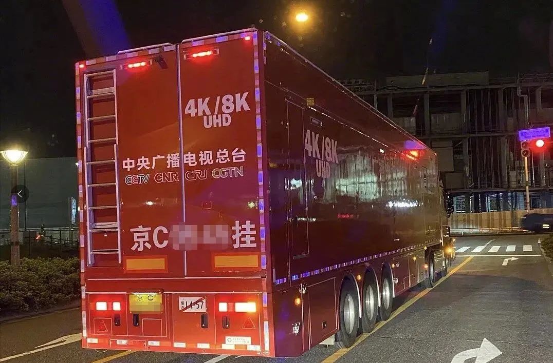 是“中国红”没错了!总台转播车现身东京街头休闲区蓝鸢梦想 - Www.slyday.coM 是“中国红”没错了!总台转播车现身东京街头休闲区蓝鸢梦想 - Www.slyday.coM