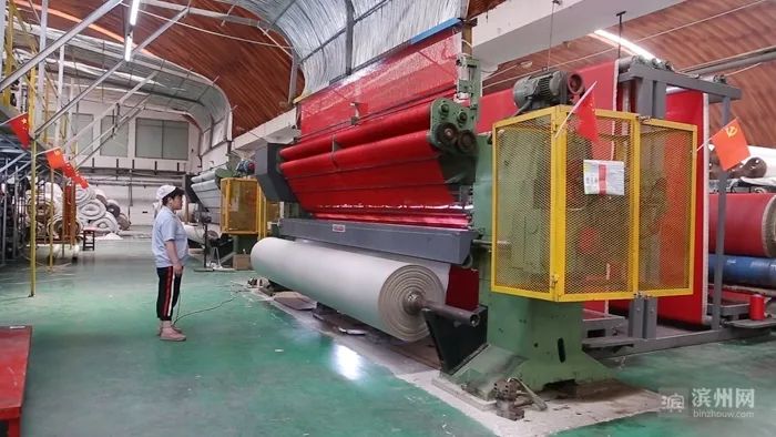 天安门广场“七一”观礼台的红地毯是咱滨州造的!休闲区蓝鸢梦想 - Www.slyday.coM 天安门广场“七一”观礼台的红地毯是咱滨州造的!休闲区蓝鸢梦想 - Www.slyday.coM