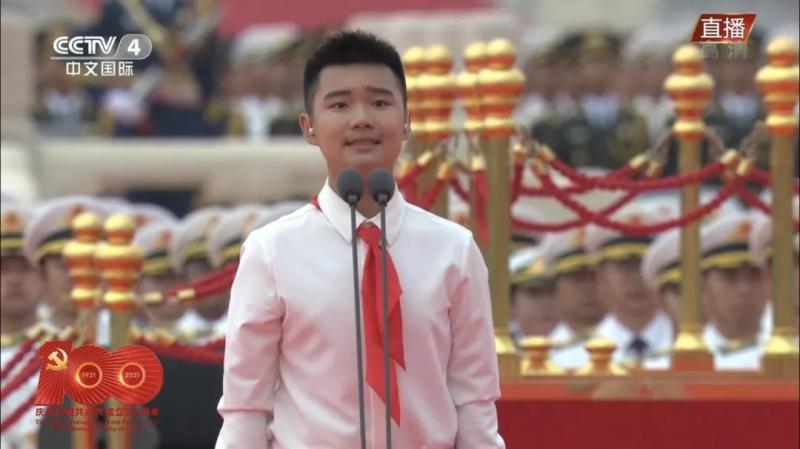 四名领诵员他们是谁?三千学生合唱如何形如一人?庆祝大会揭秘来了!休闲区蓝鸢梦想 - Www.slyday.coM 四名领诵员他们是谁?三千学生合唱如何形如一人?庆祝大会揭秘来了!休闲区蓝鸢梦想 - Www.slyday.coM