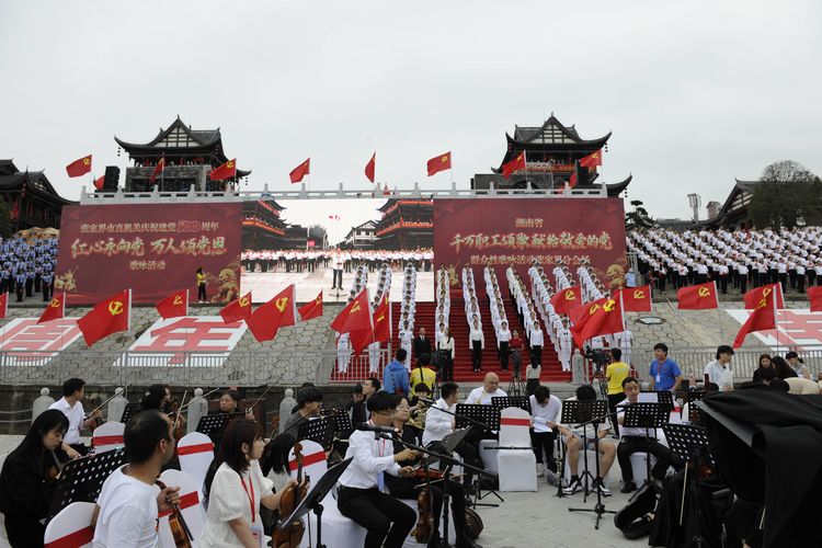 笑脸丨黔张常100名建设者:他们以这种形式庆祝中国共产党成立100周年休闲区蓝鸢梦想 - Www.slyday.coM 笑脸丨黔张常100名建设者:他们以这种形式庆祝中国共产党成立100周年休闲区蓝鸢梦想 - Www.slyday.coM