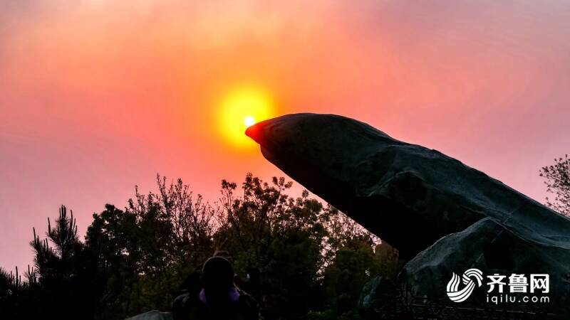 看!这是中国共产党百年华诞当天的泰山日出休闲区蓝鸢梦想 - Www.slyday.coM 看!这是中国共产党百年华诞当天的泰山日出休闲区蓝鸢梦想 - Www.slyday.coM