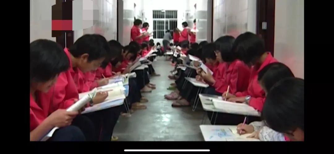 高考后,张桂梅最新视频流出:送走150名学生后,她一人“躲进”办公室休闲区蓝鸢梦想 - Www.slyday.coM 高考后,张桂梅最新视频流出:送走150名学生后,她一人“躲进”办公室休闲区蓝鸢梦想 - Www.slyday.coM