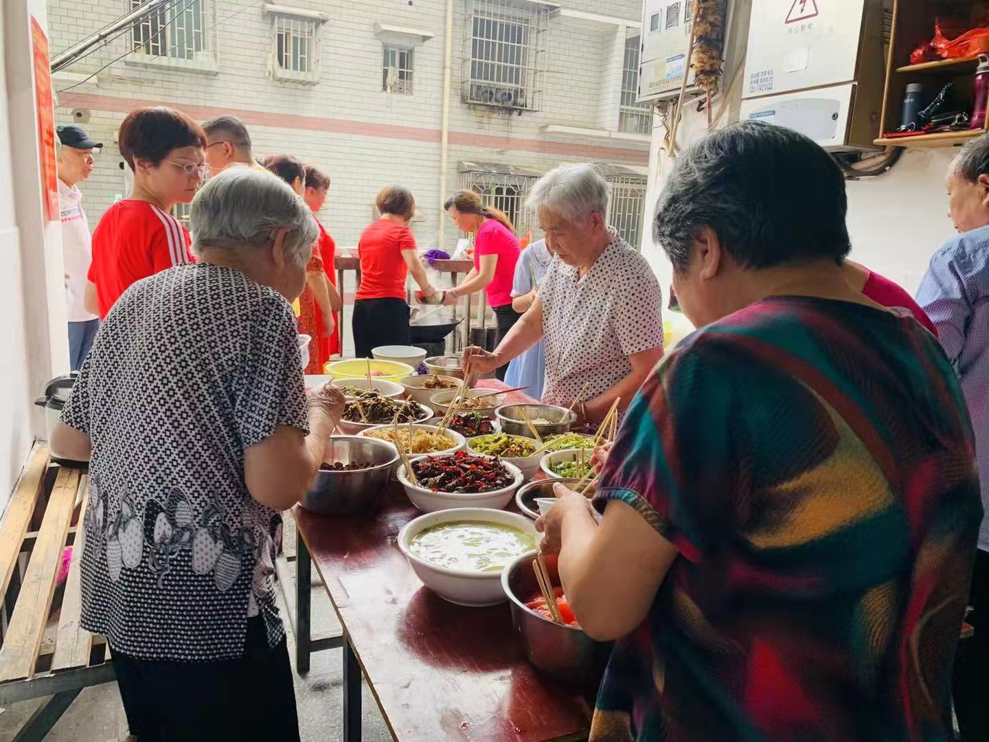 双清区东风路街道宝东社区进出口公司自发组织红歌比赛为党庆生休闲区蓝鸢梦想 - Www.slyday.coM 双清区东风路街道宝东社区进出口公司自发组织红歌比赛为党庆生休闲区蓝鸢梦想 - Www.slyday.coM