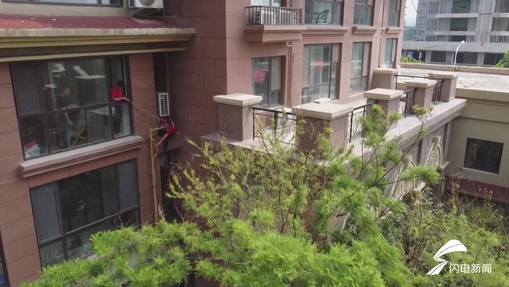 高温下的坚守丨德州空调维修技师李善路:每天工作超12小时 挥洒汗水为用户送清凉休闲区蓝鸢梦想 - Www.slyday.coM 高温下的坚守丨德州空调维修技师李善路:每天工作超12小时 挥洒汗水为用户送清凉休闲区蓝鸢梦想 - Www.slyday.coM