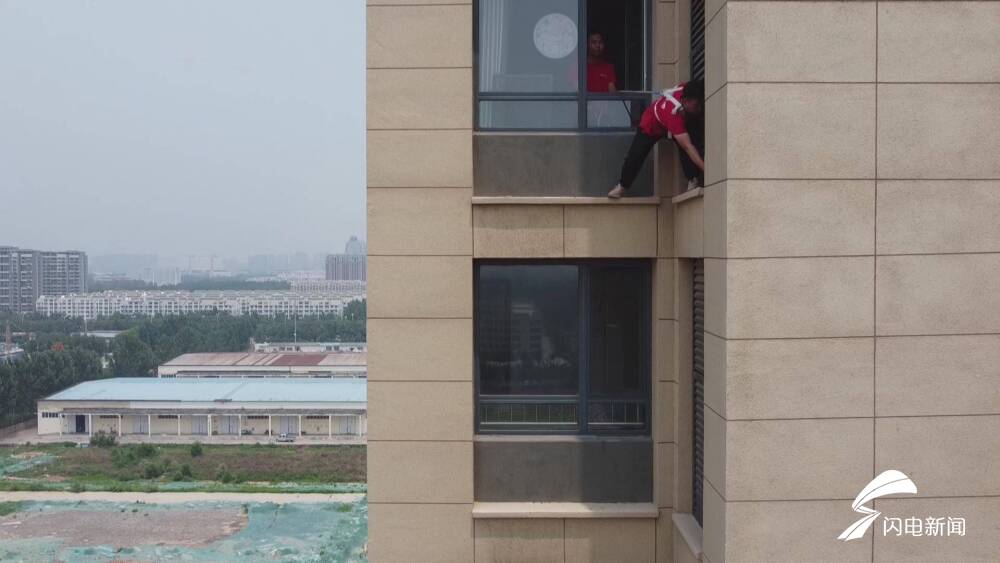 高温下的坚守丨德州空调维修技师李善路:每天工作超12小时 挥洒汗水为用户送清凉休闲区蓝鸢梦想 - Www.slyday.coM 高温下的坚守丨德州空调维修技师李善路:每天工作超12小时 挥洒汗水为用户送清凉休闲区蓝鸢梦想 - Www.slyday.coM