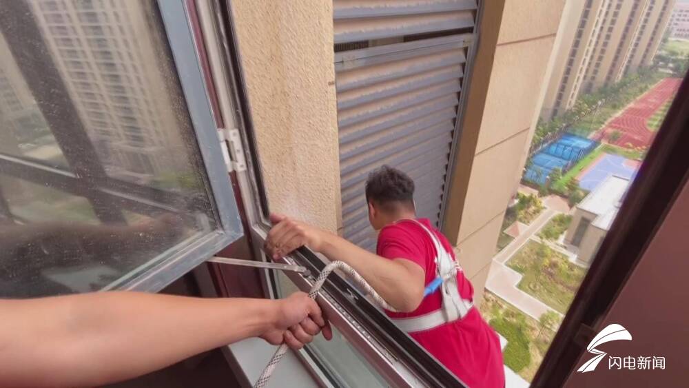 高温下的坚守丨德州空调维修技师李善路:每天工作超12小时 挥洒汗水为用户送清凉休闲区蓝鸢梦想 - Www.slyday.coM 高温下的坚守丨德州空调维修技师李善路:每天工作超12小时 挥洒汗水为用户送清凉休闲区蓝鸢梦想 - Www.slyday.coM