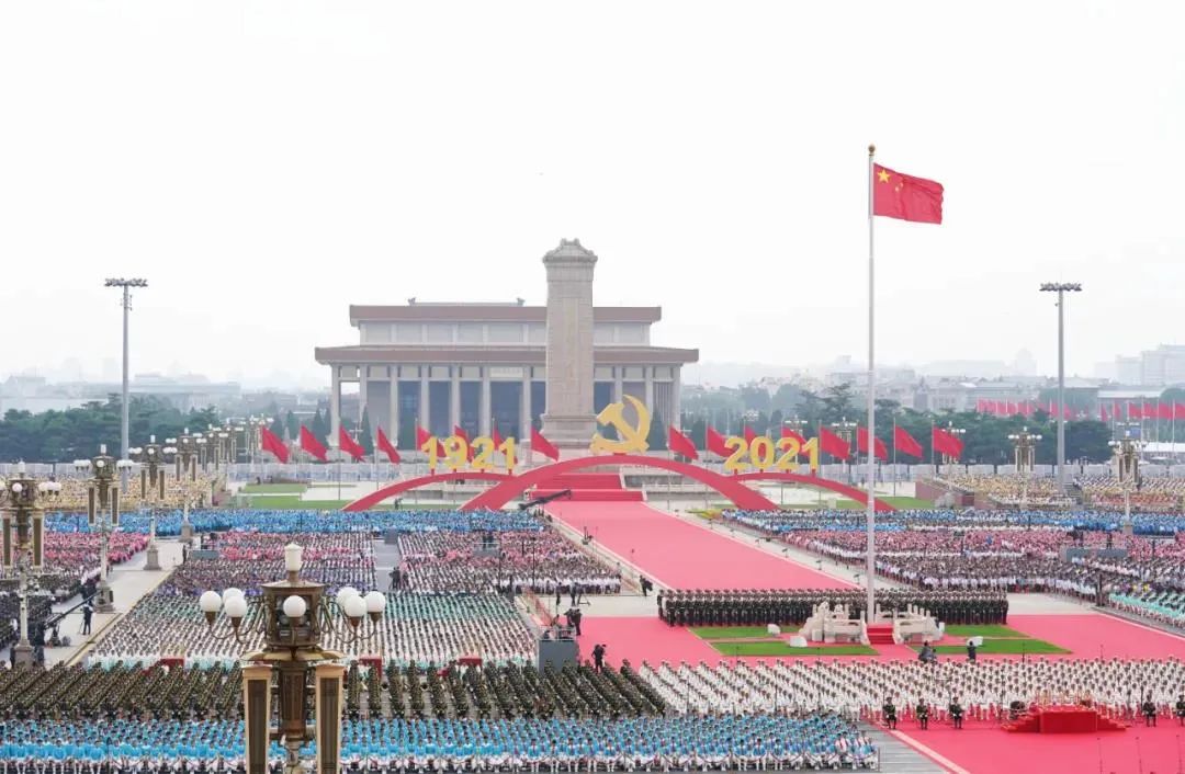 大会前一晚才定下4名领诵员,五星烟花灵感来自《红星照耀中国》