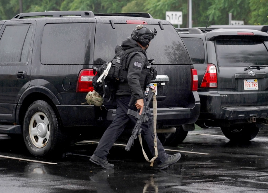 11名不明武装人员美国街头与警方对峙:装备精良 双方僵持9小时休闲区蓝鸢梦想 - Www.slyday.coM 11名不明武装人员美国街头与警方对峙:装备精良 双方僵持9小时休闲区蓝鸢梦想 - Www.slyday.coM