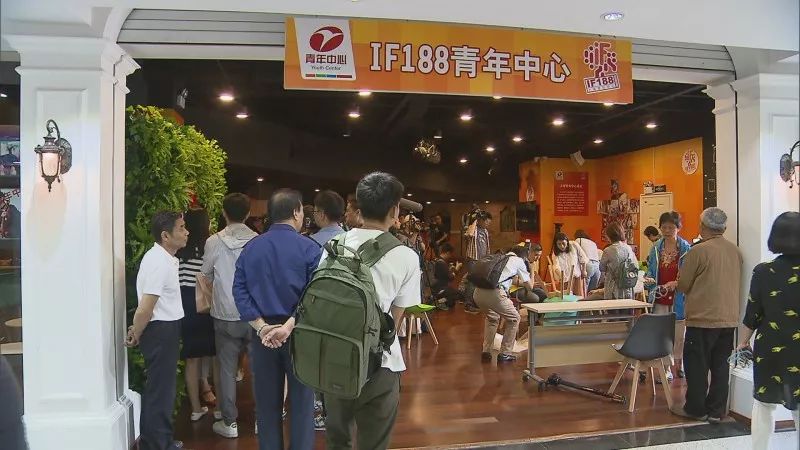 大太阳下排队1小时!上海这些暖心小店不是传统网红,却火了!休闲区蓝鸢梦想 - Www.slyday.coM 大太阳下排队1小时!上海这些暖心小店不是传统网红,却火了!休闲区蓝鸢梦想 - Www.slyday.coM