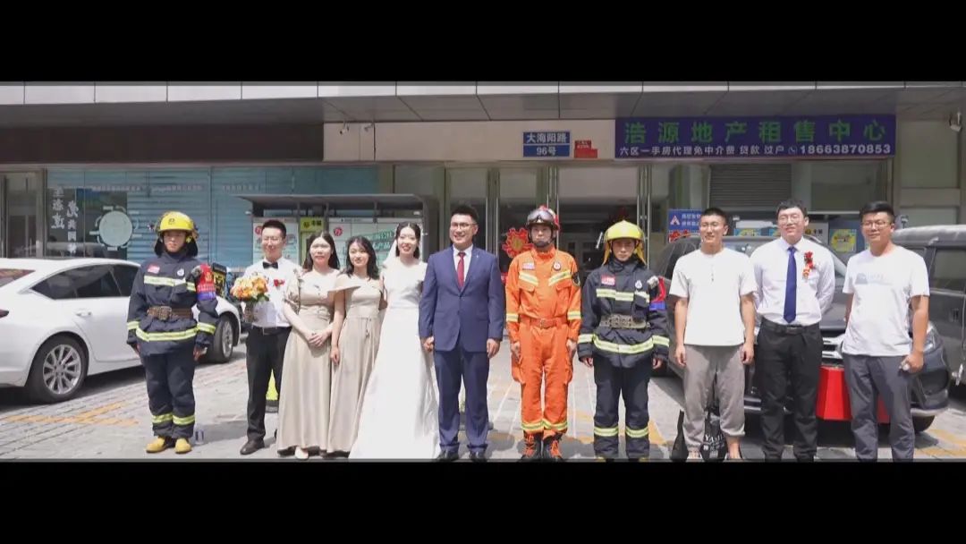 婚礼马上开始,新郎新娘伴郎伴娘全被困在了电梯里……休闲区蓝鸢梦想 - Www.slyday.coM 婚礼马上开始,新郎新娘伴郎伴娘全被困在了电梯里……休闲区蓝鸢梦想 - Www.slyday.coM