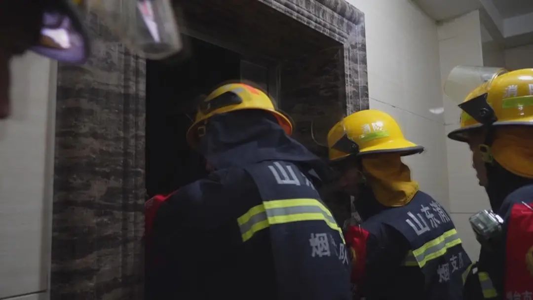 婚礼马上开始,新郎新娘伴郎伴娘全被困在了电梯里……休闲区蓝鸢梦想 - Www.slyday.coM 婚礼马上开始,新郎新娘伴郎伴娘全被困在了电梯里……休闲区蓝鸢梦想 - Www.slyday.coM