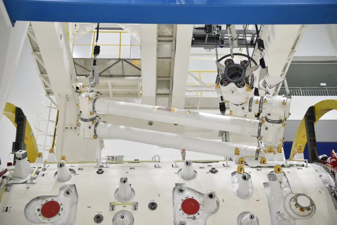 ���ռ�վ���Ĳջ�е�ۡ������ҹ��׸��ɳ����ڹ����еĻ�е�ۣ�Ϊ����Ա����˳����չ���������ṩǿ�����ı�֤������Ƽ�������Ժ��ͼ