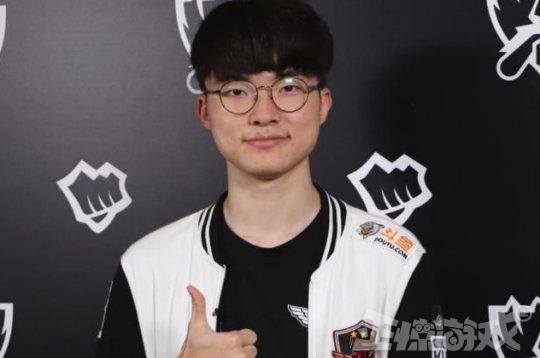 大型社死现场!歌手许嵩又被认成了faker,一条6年前的微博亮了休闲区蓝鸢梦想 - Www.slyday.coM 大型社死现场!歌手许嵩又被认成了faker,一条6年前的微博亮了休闲区蓝鸢梦想 - Www.slyday.coM