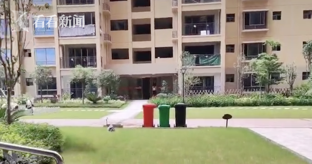 心酸!夫妻租房6年搬家8次后终买房 妻子在新房模拟烧菜休闲区蓝鸢梦想 - Www.slyday.coM 心酸!夫妻租房6年搬家8次后终买房 妻子在新房模拟烧菜休闲区蓝鸢梦想 - Www.slyday.coM