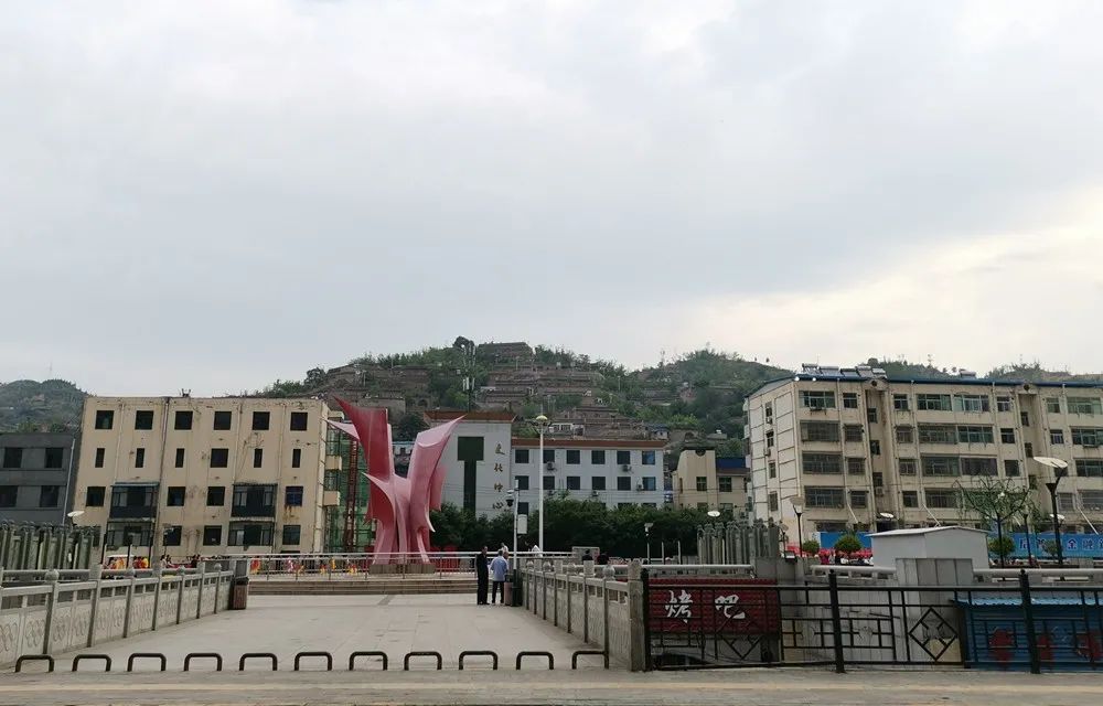 吴堡县城街景〡粉巷君 摄
