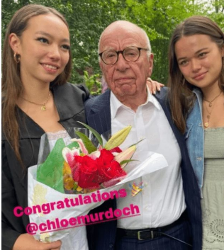 邓文迪参加亿万富豪聚会,走路驼背脸上油光明显,出席的还有巴菲特休闲区蓝鸢梦想 - Www.slyday.coM 邓文迪参加亿万富豪聚会,走路驼背脸上油光明显,出席的还有巴菲特休闲区蓝鸢梦想 - Www.slyday.coM