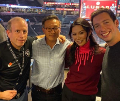 邓文迪参加亿万富豪聚会,走路驼背脸上油光明显,出席的还有巴菲特休闲区蓝鸢梦想 - Www.slyday.coM 邓文迪参加亿万富豪聚会,走路驼背脸上油光明显,出席的还有巴菲特休闲区蓝鸢梦想 - Www.slyday.coM