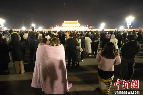 北京天安门广场举行元旦升旗仪式休闲区蓝鸢梦想 - Www.slyday.coM 北京天安门广场举行元旦升旗仪式休闲区蓝鸢梦想 - Www.slyday.coM