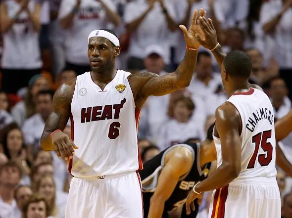 签了!2届冠军后卫回家!激烈争吵!詹姆斯连续3次向他道歉……休闲区蓝鸢梦想 - Www.slyday.coM 签了!2届冠军后卫回家!激烈争吵!詹姆斯连续3次向他道歉……休闲区蓝鸢梦想 - Www.slyday.coM